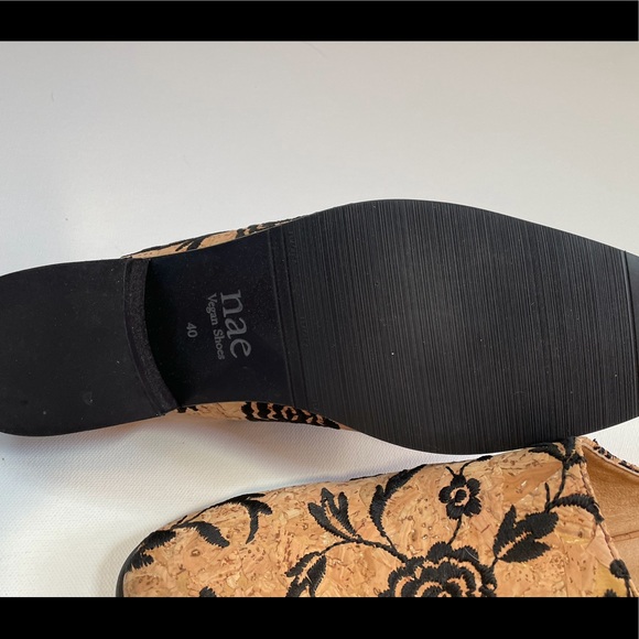 Size 40, Nae vegan shoes. Embroidered cork. - Picture 3 of 3